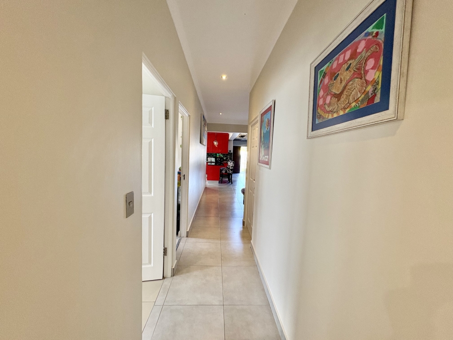 5 Bedroom Property for Sale in Parklands North Western Cape